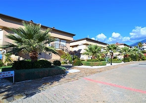 Gemütliche 2+1 Wohnung mit eigenem Gartengrundstück