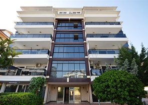 Geräumige Dreizimmerwohnung mit separater Küche im Stadtteil Oba