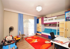 Geräumige Dreizimmerwohnung mit separater Küche im Stadtteil Oba