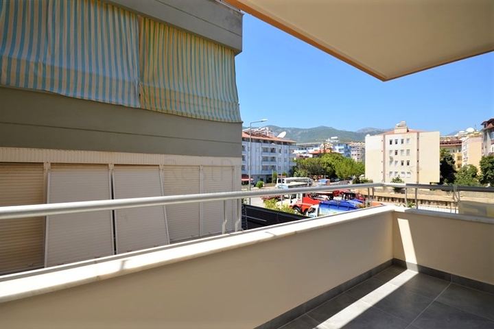 Präsentiert Ihnen eine 1+1 Wohnung zu Fuß zum Meer in der Nähe von Oba