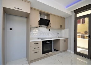 Präsentiert Ihnen eine 1+1 Wohnung zu Fuß zum Meer in der Nähe von Oba