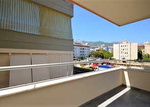 Präsentiert Ihnen eine 1+1 Wohnung zu Fuß zum Meer in der Nähe von Oba