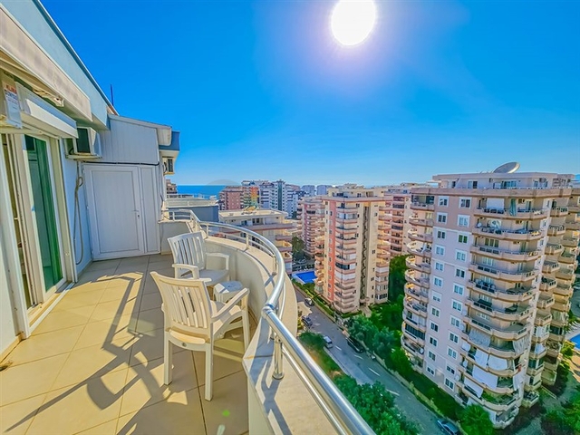 Möbliertes 4+1 Penthouse in einem der Wohnkomplexe von Mahmutlar