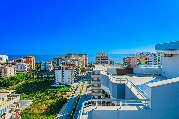 Möbliertes 4+1 Penthouse in einem der Wohnkomplexe von Mahmutlar