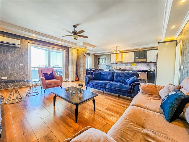 Möbliertes 4+1 Penthouse in einem der Wohnkomplexe von Mahmutlar