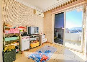 Möbliertes 4+1 Penthouse in einem der Wohnkomplexe von Mahmutlar