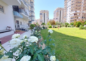 Möbliertes 4+1 Penthouse in einem der Wohnkomplexe von Mahmutlar