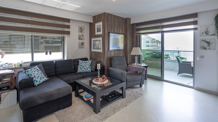 Apartment mit 2+1 Grundriss an der ersten Küste in beide Richtungen