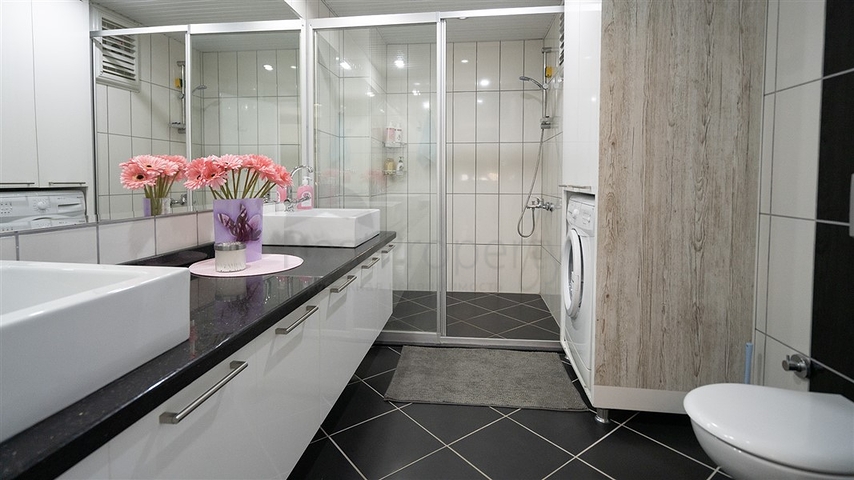 Apartment mit 2+1 Grundriss an der ersten Küste in beide Richtungen