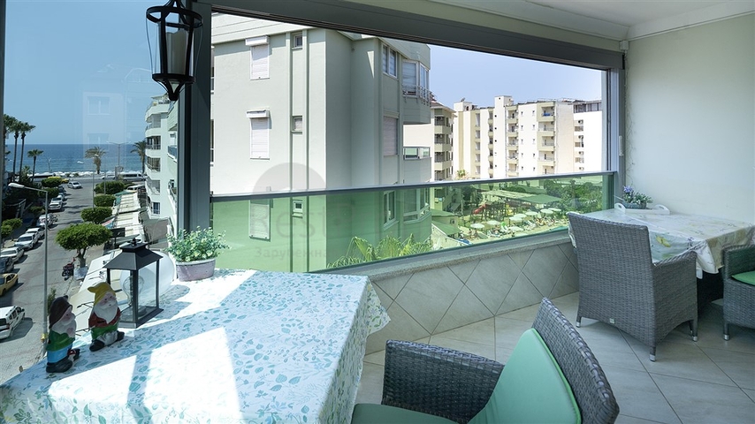 Apartment mit 2+1 Grundriss an der ersten Küste in beide Richtungen