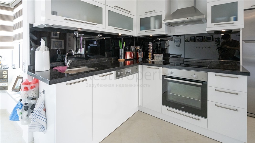 Apartment mit 2+1 Grundriss an der ersten Küste in beide Richtungen