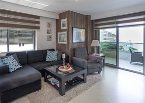 Apartment mit 2+1 Grundriss an der ersten Küste in beide Richtungen