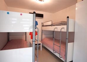 Apartment mit 2+1 Grundriss an der ersten Küste in beide Richtungen