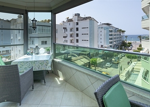 Apartment mit 2+1 Grundriss an der ersten Küste in beide Richtungen