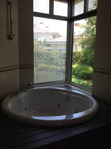 Moderne Villen mit Garten in einer Anlage in Antalya