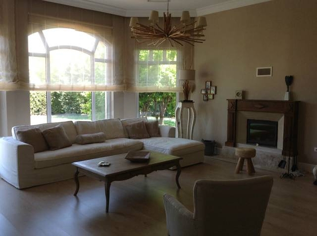 Moderne Villen mit Garten in einer Anlage in Antalya