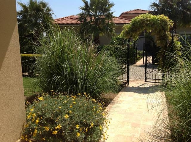 Moderne Villen mit Garten in einer Anlage in Antalya