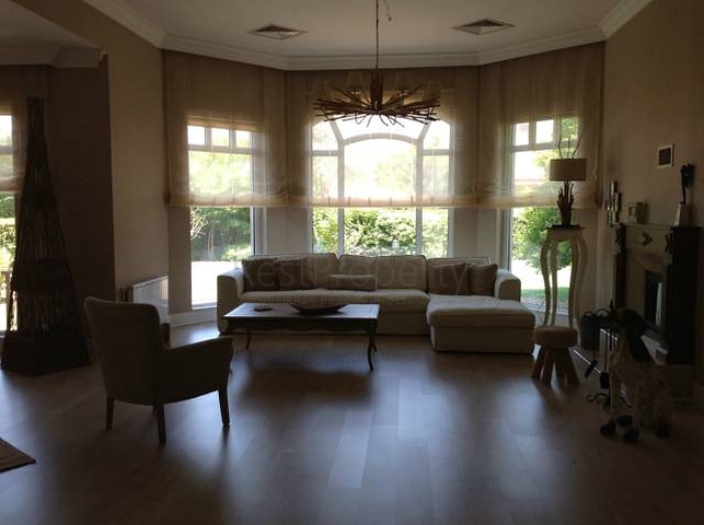 Moderne Villen mit Garten in einer Anlage in Antalya