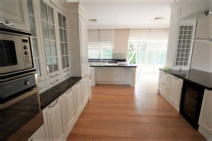 Moderne Villen mit Garten in einer Anlage in Antalya