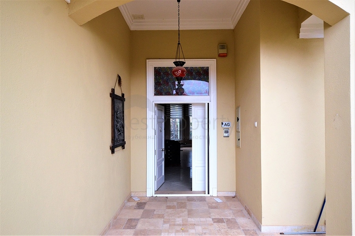 Moderne Villen mit Garten in einer Anlage in Antalya