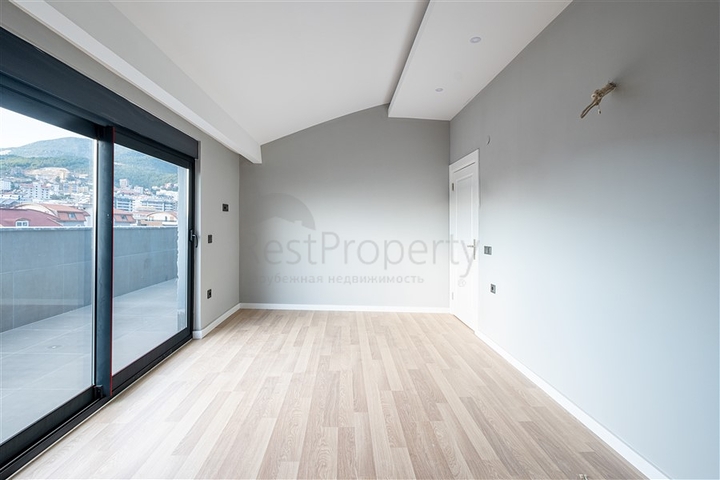 Geräumiges 4+1 Penthouse in der Nähe von Oba