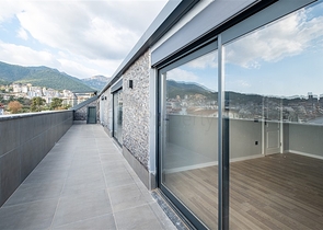 Geräumiges 4+1 Penthouse in der Nähe von Oba