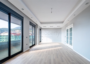 Geräumiges 4+1 Penthouse in der Nähe von Oba