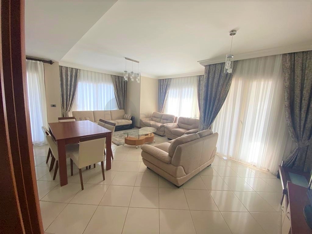 Wohnung in einem Komplex an der ersten Küste mit eigenem Strand