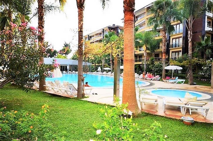 Wohnung in einem Komplex an der ersten Küste mit eigenem Strand