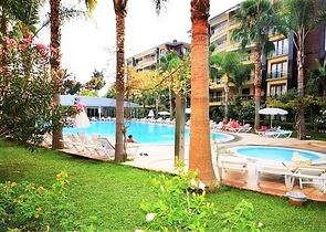 Wohnung in einem Komplex an der ersten Küste mit eigenem Strand