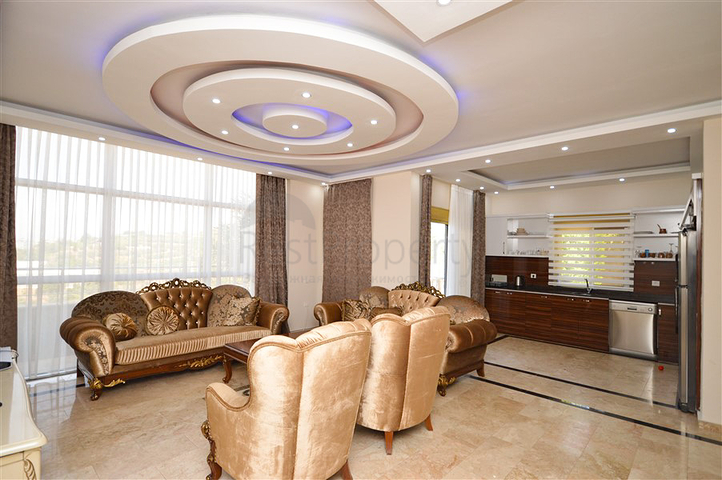 Villa in Sith 4+1 mit kleinem Garten und Meer- und Bergblick in der malerischen Gegend von Kargicak