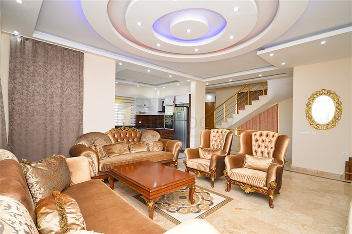 Villa in Sith 4+1 mit kleinem Garten und Meer- und Bergblick in der malerischen Gegend von Kargicak