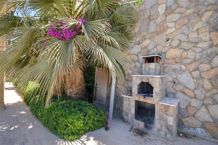 Villa in Sith 4+1 mit kleinem Garten und Meer- und Bergblick in der malerischen Gegend von Kargicak