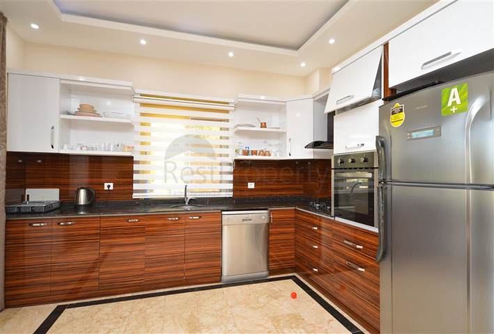 Villa in Sith 4+1 mit kleinem Garten und Meer- und Bergblick in der malerischen Gegend von Kargicak