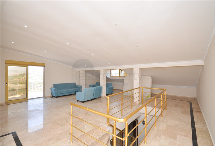 Villa in Sith 4+1 mit kleinem Garten und Meer- und Bergblick in der malerischen Gegend von Kargicak