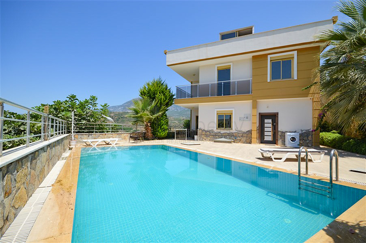 Villa in Sith 4+1 mit kleinem Garten und Meer- und Bergblick in der malerischen Gegend von Kargicak