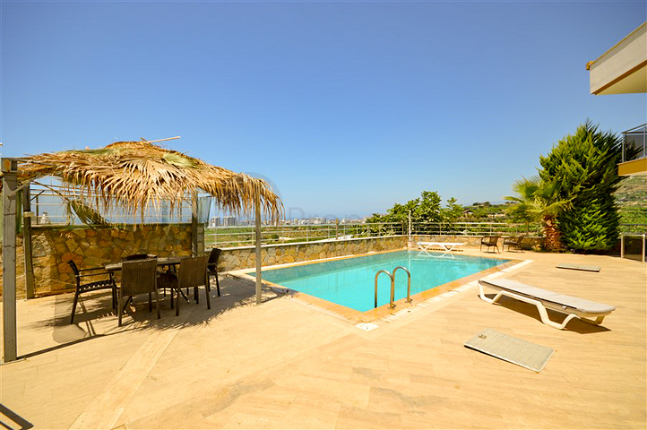 Villa in Sith 4+1 mit kleinem Garten und Meer- und Bergblick in der malerischen Gegend von Kargicak