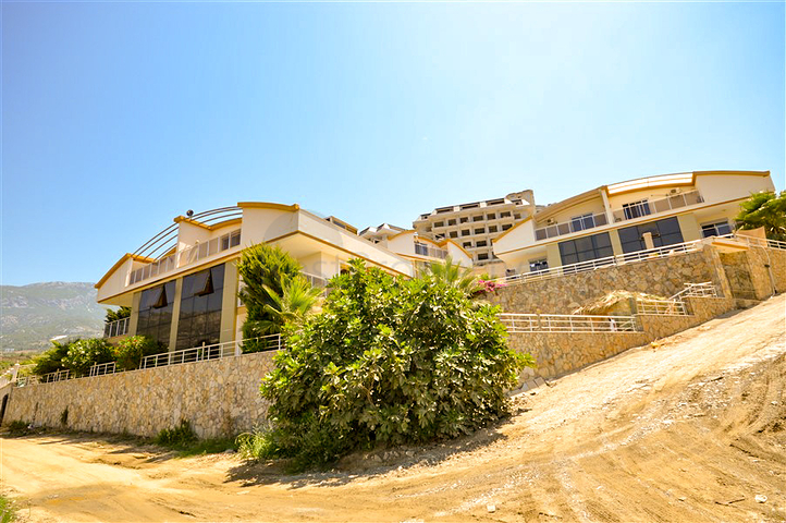 Villa in Sith 4+1 mit kleinem Garten und Meer- und Bergblick in der malerischen Gegend von Kargicak