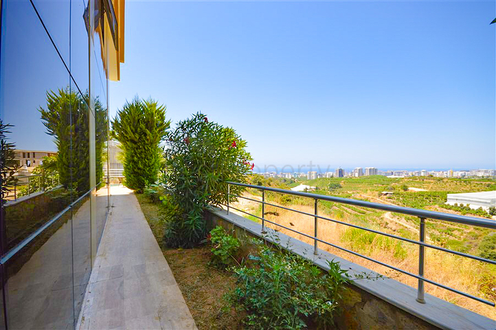 Villa in Sith 4+1 mit kleinem Garten und Meer- und Bergblick in der malerischen Gegend von Kargicak