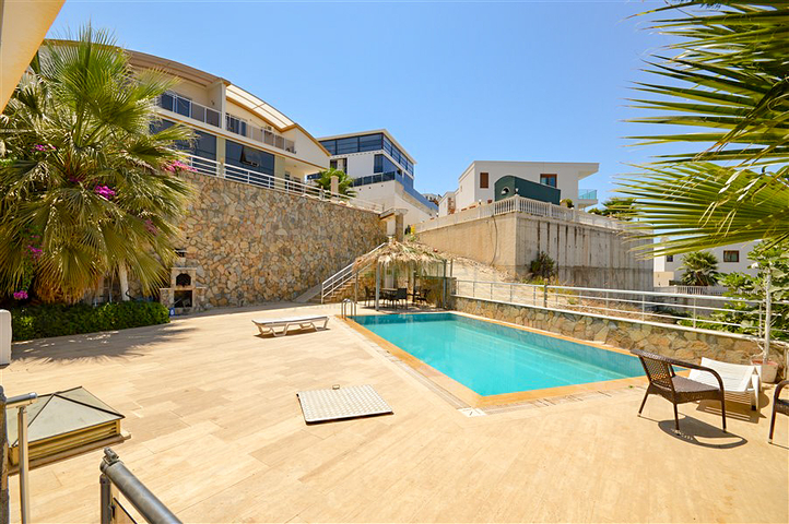 Villa in Sith 4+1 mit kleinem Garten und Meer- und Bergblick in der malerischen Gegend von Kargicak