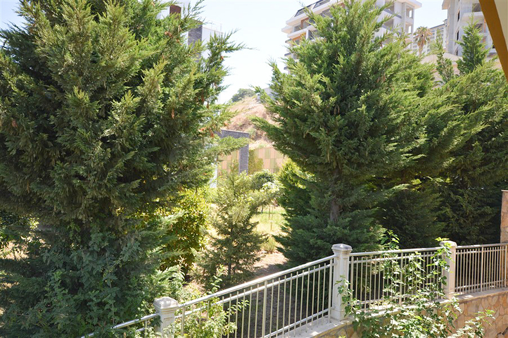 Villa in Sith 4+1 mit kleinem Garten und Meer- und Bergblick in der malerischen Gegend von Kargicak