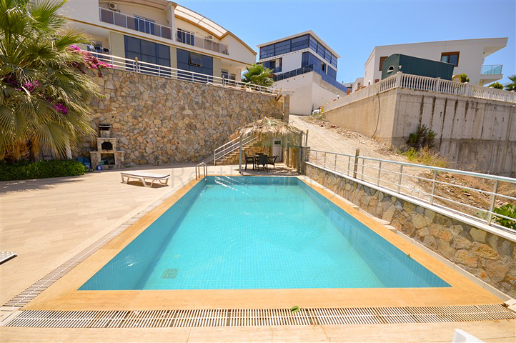 Villa in Sith 4+1 mit kleinem Garten und Meer- und Bergblick in der malerischen Gegend von Kargicak