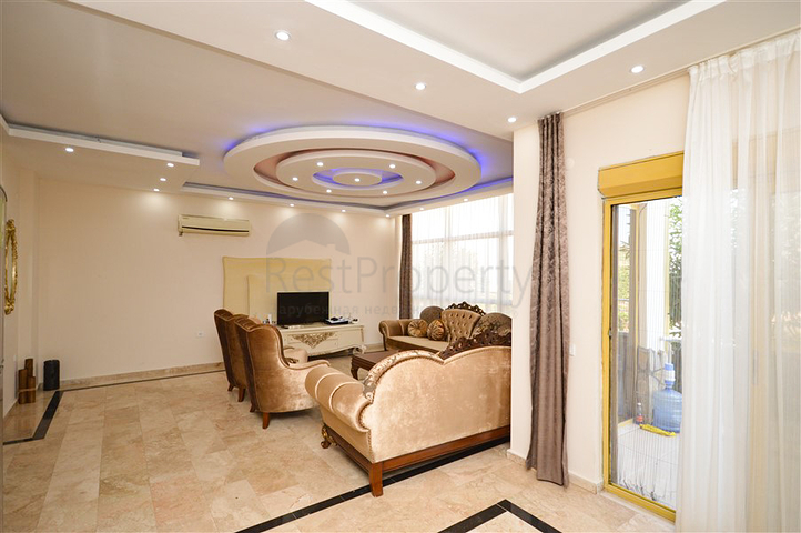 Villa in Sith 4+1 mit kleinem Garten und Meer- und Bergblick in der malerischen Gegend von Kargicak