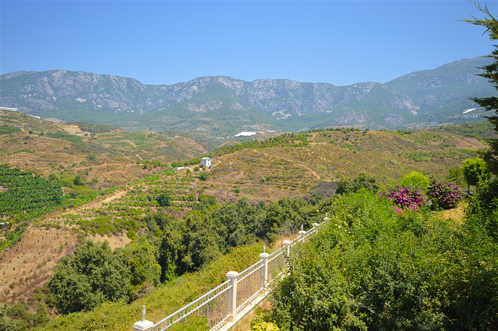 Villa in Sith 4+1 mit kleinem Garten und Meer- und Bergblick in der malerischen Gegend von Kargicak