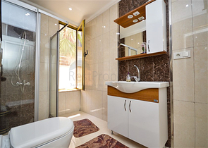 Villa in Sith 4+1 mit kleinem Garten und Meer- und Bergblick in der malerischen Gegend von Kargicak