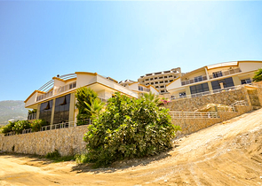 Villa in Sith 4+1 mit kleinem Garten und Meer- und Bergblick in der malerischen Gegend von Kargicak