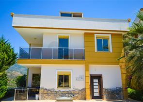 Villa in Sith 4+1 mit kleinem Garten und Meer- und Bergblick in der malerischen Gegend von Kargicak