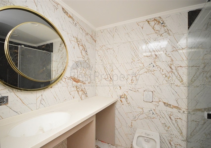 1+1 Wohnung in einem Premium-Komplex an der ersten Küste in Mahmutlar