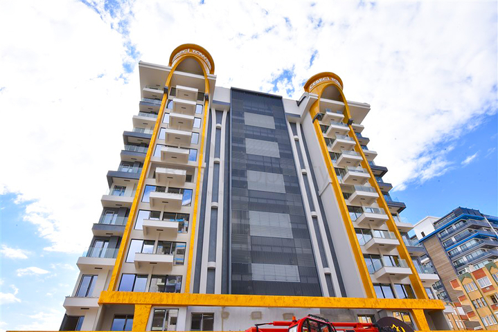 1+1 Wohnung in einem Premium-Komplex an der ersten Küste in Mahmutlar