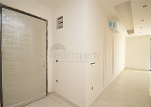 1+1 Wohnung in einem Premium-Komplex an der ersten Küste in Mahmutlar